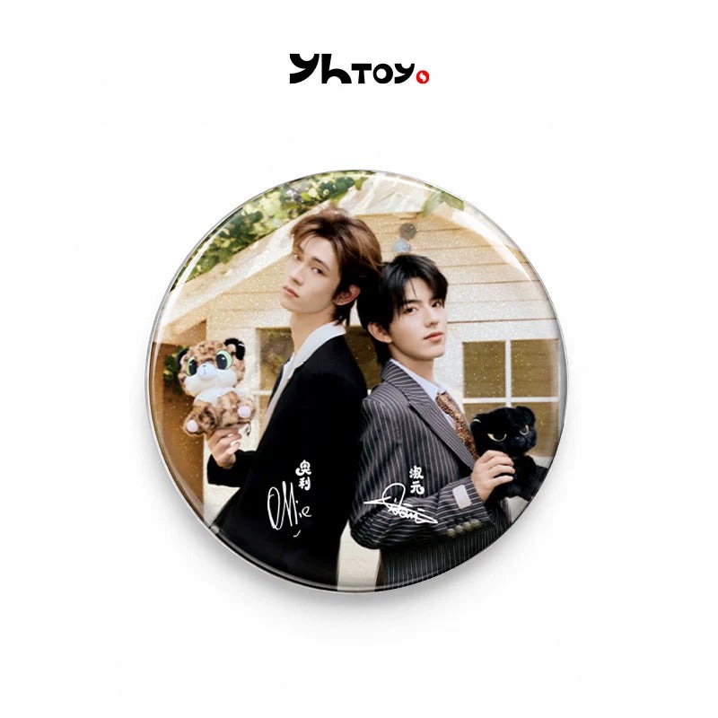 Official Deep In Ollie & Shu Yuan Merch | "Leopard & Cat" Collector Pin Badge Set & MagSafe Magnetic Phone Grip - Image 3